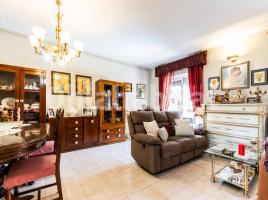  (unifamiliar adossada), 205 m², près de bus et de train, Avenida del Vallès