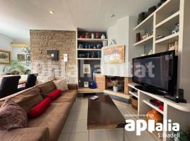 Houses (terraced house), 167 m², near bus and train