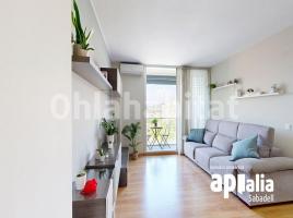 Flat, 82 m², near bus and train, almost new