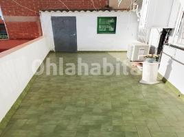 Flat, 227 m², near bus and train