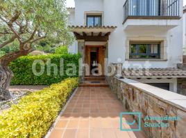 Houses (villa / tower), 365 m², Calle Pompeu Fabra