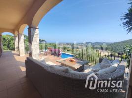 Houses (villa / tower), 318 m², almost new