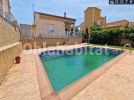 Casa (unifamiliar aislada), 233 m², seminuevo, Zona