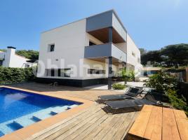 Houses (villa / tower), 402 m², almost new, Calle Marc Pastor