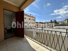 For rent flat, 85 m², near bus and train