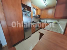 Dúplex, 145 m², cerca de bus y tren, seminuevo