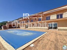  (unifamiliar adossada), 573 m², presque neuf, Zona