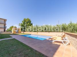 Flat, 85 m², almost new