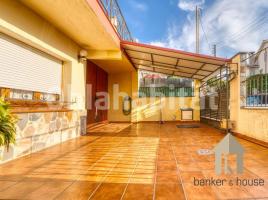 Casa (unifamiliar adossada), 338 m², Zona