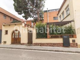 Houses (detached house), 280 m², near bus and train