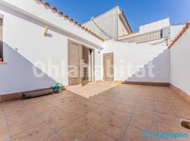 Dúplex, 107 m², cerca de bus y tren, seminuevo