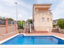 Houses (detached house), 185 m², near bus and train, almost new