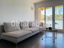 For rent flat, 50 m², near bus and train