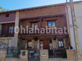 Casa (unifamiliar aislada), 239 m², cerca de bus y tren, seminuevo