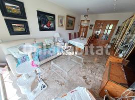 Pis, 132 m², prop de bus i tren