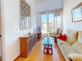 Àtic, 101 m², prop de bus i tren