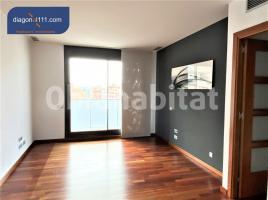 Alquiler piso, 70 m², cerca de bus y tren, seminuevo