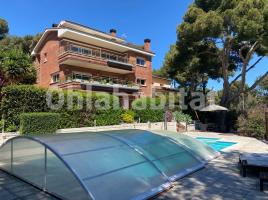 Casa (unifamiliar aislada), 531 m², cerca de bus y tren