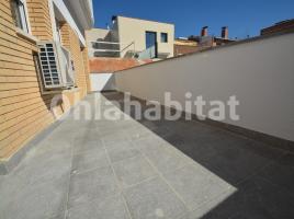 Piso, 68 m², cerca de bus y tren, nuevo
