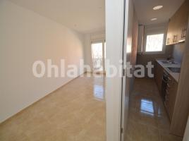 Piso, 58 m², cerca de bus y tren, nuevo