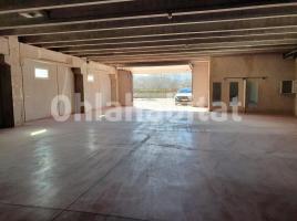 Louer , 480 m²