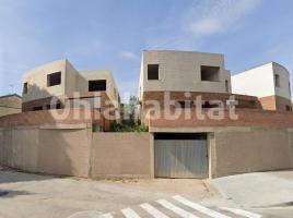 Casa (unifamiliar adossada), 134 m², prop de bus i tren, nou