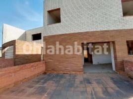 Casa (unifamiliar adossada), 134 m², prop de bus i tren, nou