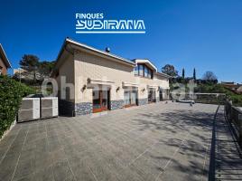 Houses (detached house), 536 m², near bus and train