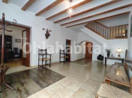 Casa (unifamiliar aislada), 449 m², cerca de bus y tren