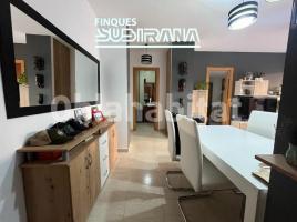 Flat, 82 m², near bus and train, almost new