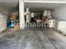 Louer , 596 m²