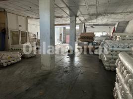 Louer , 596 m²