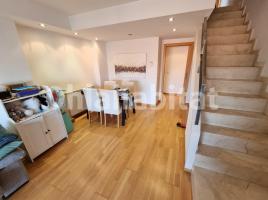 Dúplex, 95 m², près de bus et de train, presque neuf