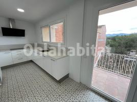  (unifamiliar aïllada), 242 m², près de bus et de train