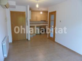 Flat, 49 m², near bus and train, almost new