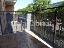 Flat, 49 m², near bus and train, almost new