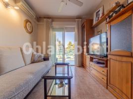 Piso, 65 m², cerca de bus y tren, seminuevo
