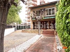 Houses (detached house), 246 m², near bus and train