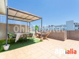 Ático, 58 m², cerca de bus y tren