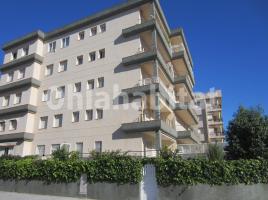 Pis, 90 m², près de bus et de train, costa
