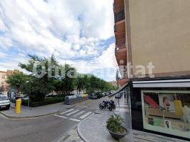 Pis, 87 m², près de bus et de train