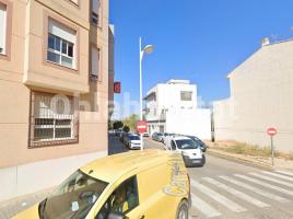 Piso, 96 m², cerca de bus y tren, seminuevo