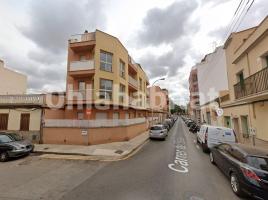 Pis, 64 m², près de bus et de train, presque neuf
