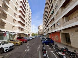 Pis, 83 m², près de bus et de train, presque neuf