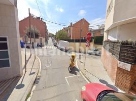 Flat, 98 m², near bus and train, almost new