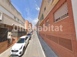Flat, 98 m², near bus and train, almost new