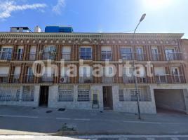 Flat, 75 m², near bus and train, almost new