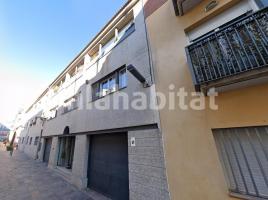 Pis, 208 m², prop de bus i tren