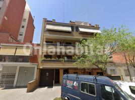Flat, 47 m², near bus and train, almost new
