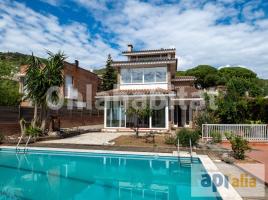 Houses (detached house), 366 m², near bus and train